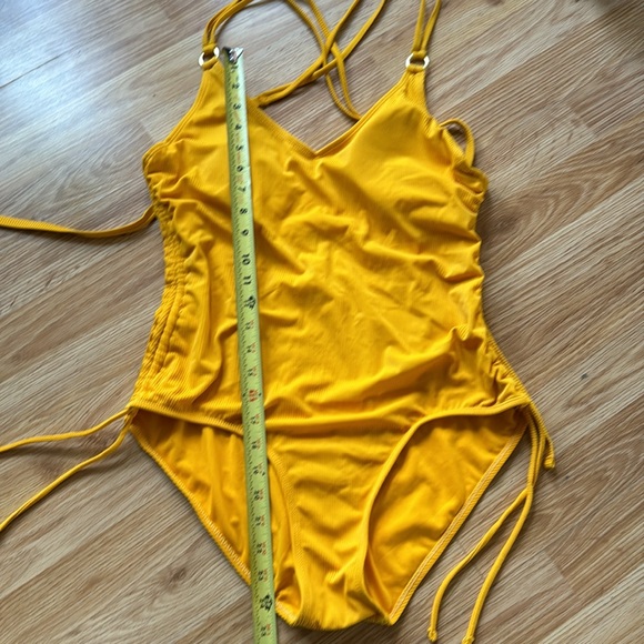 Cute Yellow One Piece - size L - Picture 12 of 12